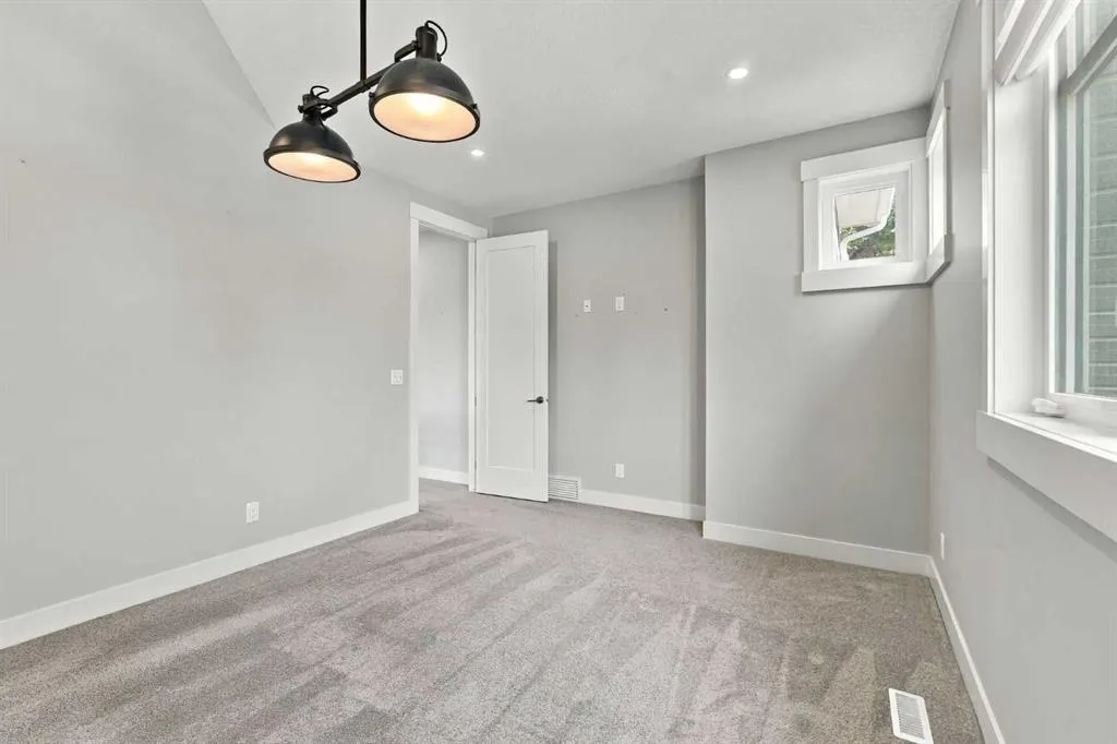 2223 Glenwood Drive SW