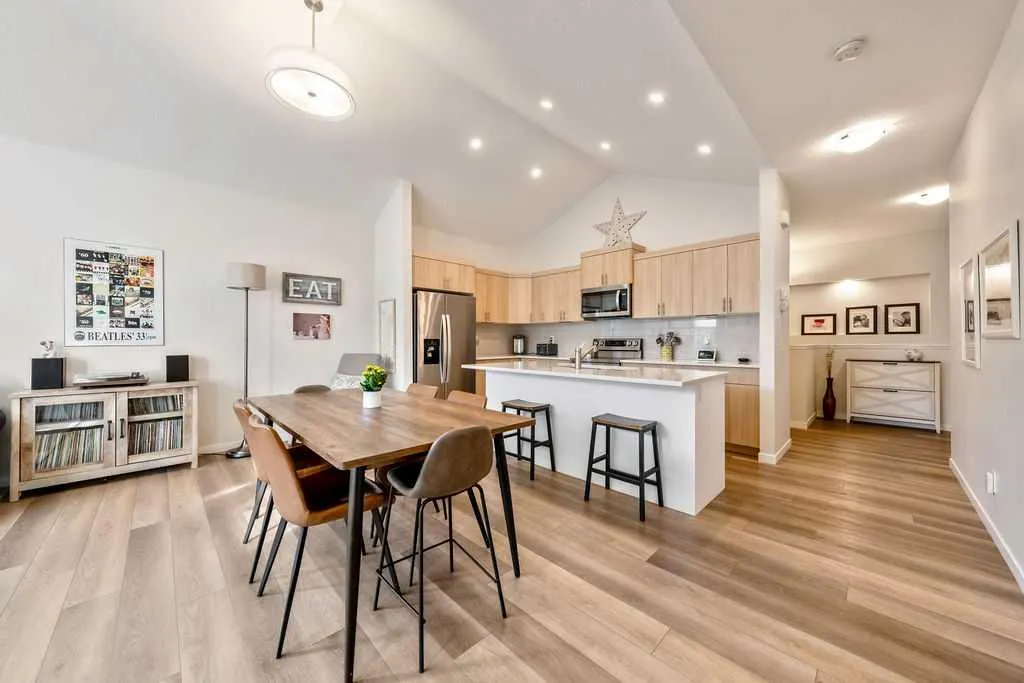 529 Montana Bay SE