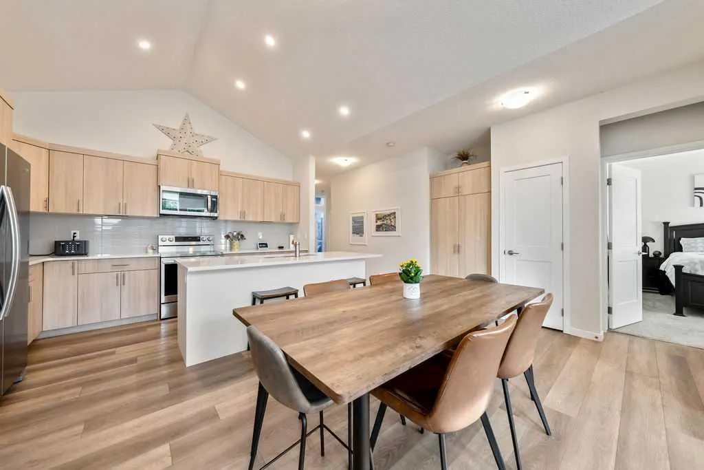 529 Montana Bay SE
