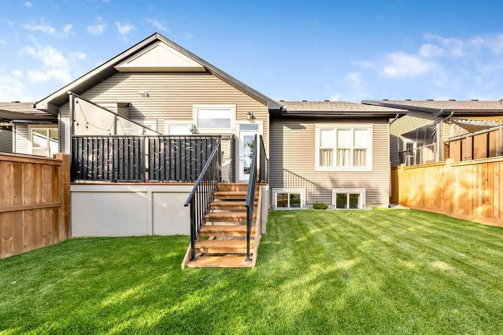 529 Montana Bay SE
