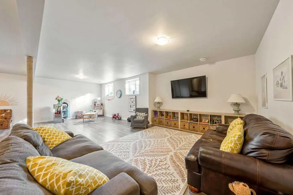 529 Montana Bay SE