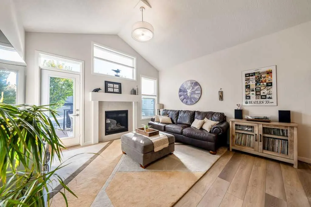 529 Montana Bay SE