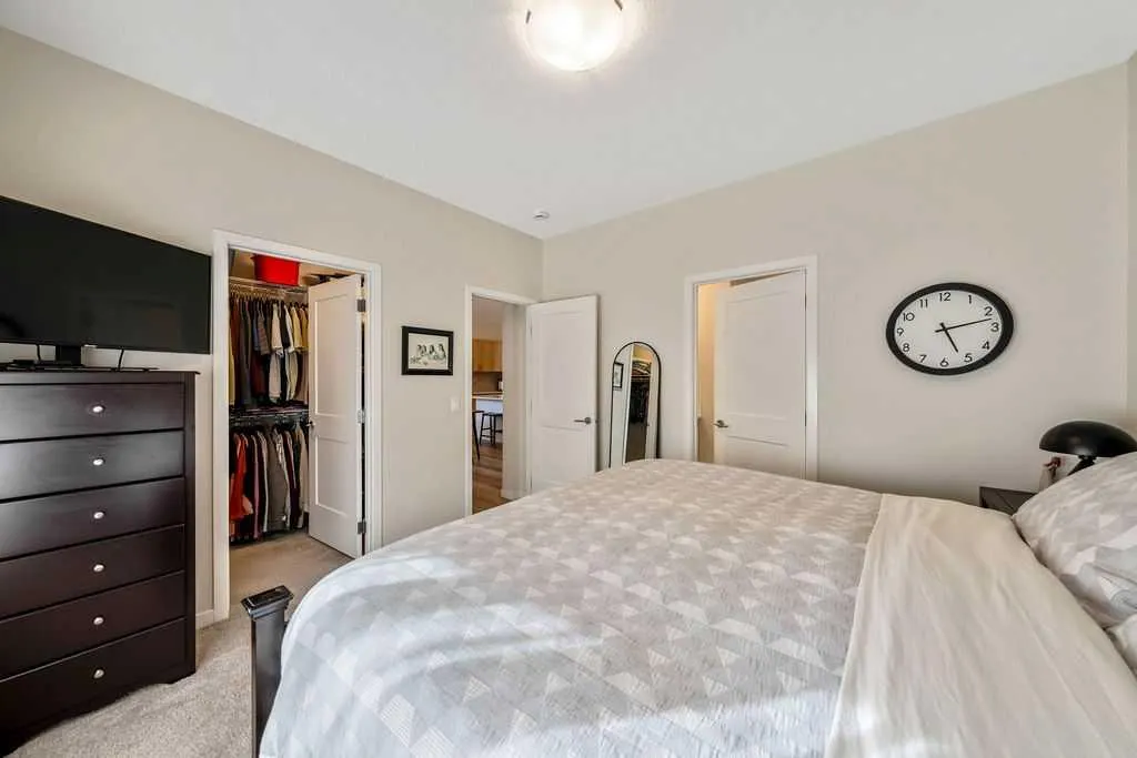 529 Montana Bay SE