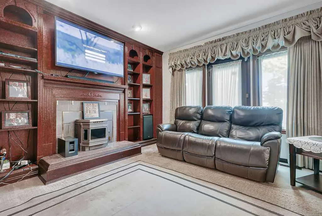 86 Allison Crescent