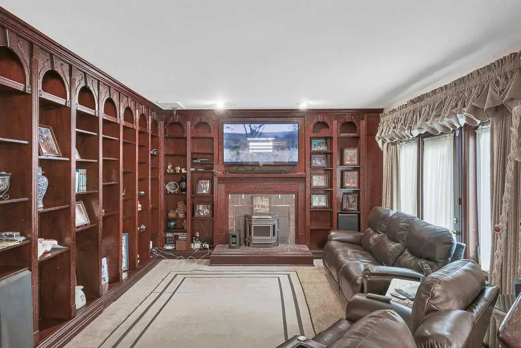 86 Allison Crescent