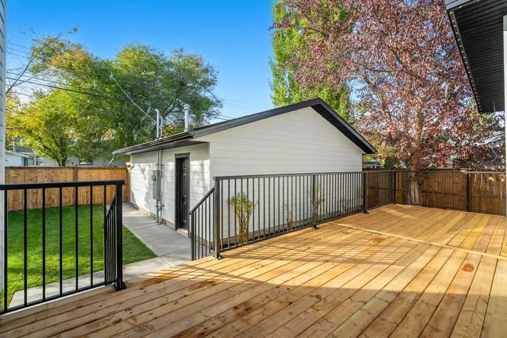 151 Waterloo Drive SW