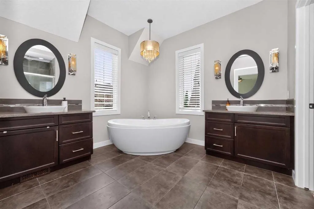 244 Mahogany Bay SE