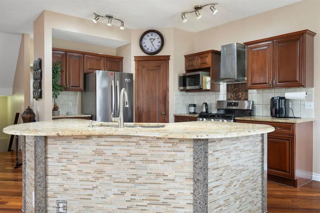 86 Tuscany Ravine Road NW