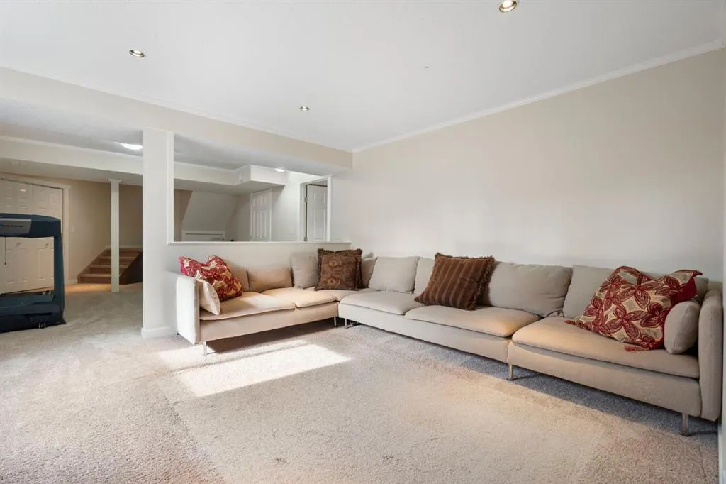 86 Tuscany Ravine Road NW