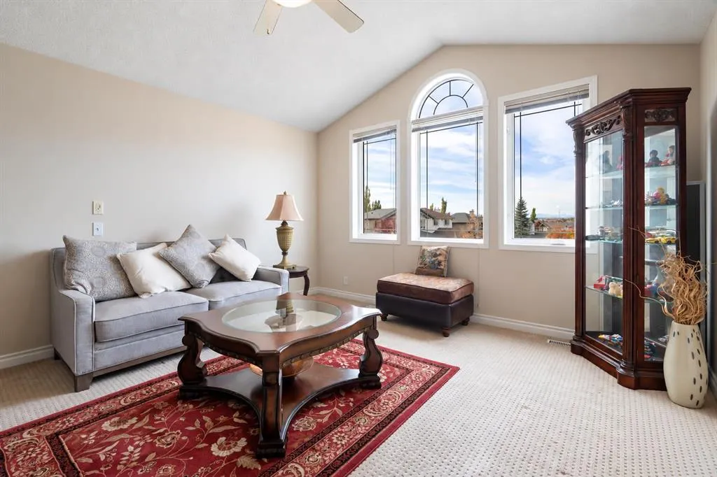 86 Tuscany Ravine Road NW