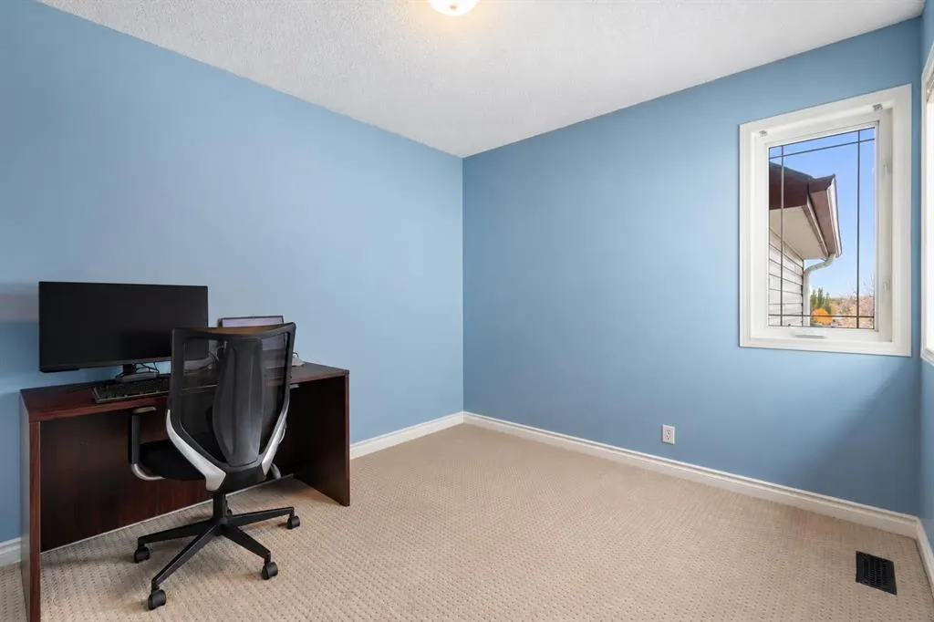86 Tuscany Ravine Road NW