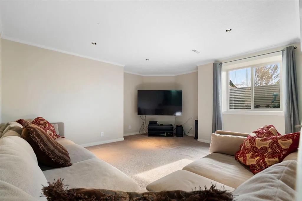 86 Tuscany Ravine Road NW