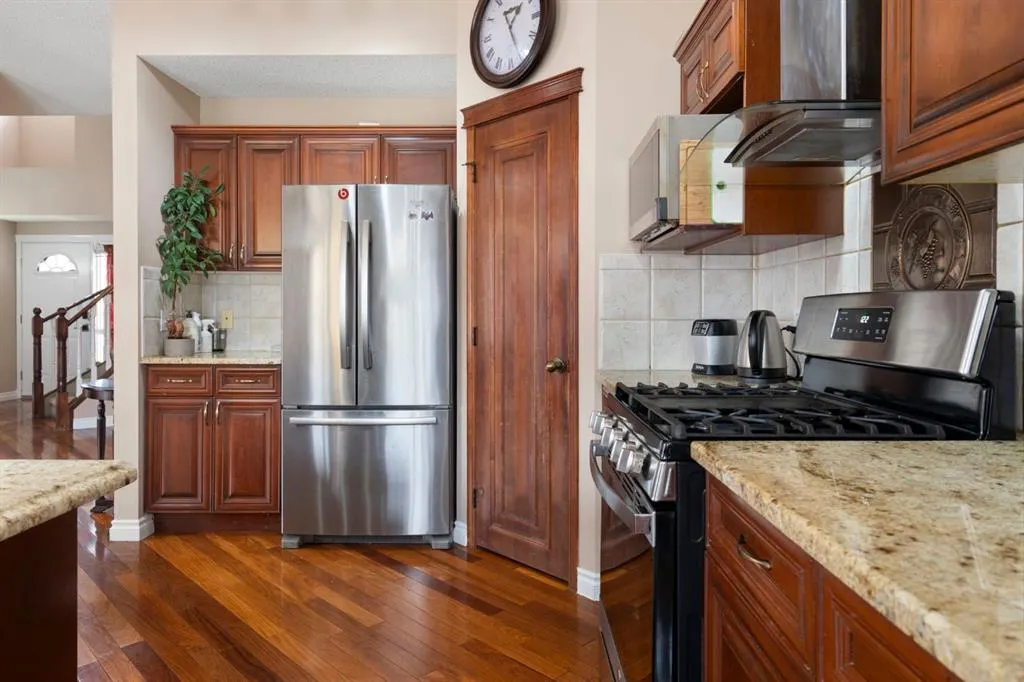 86 Tuscany Ravine Road NW