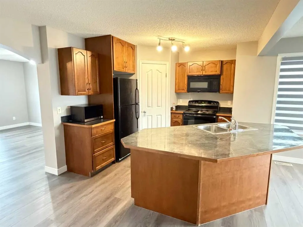 95 Panora Close NW