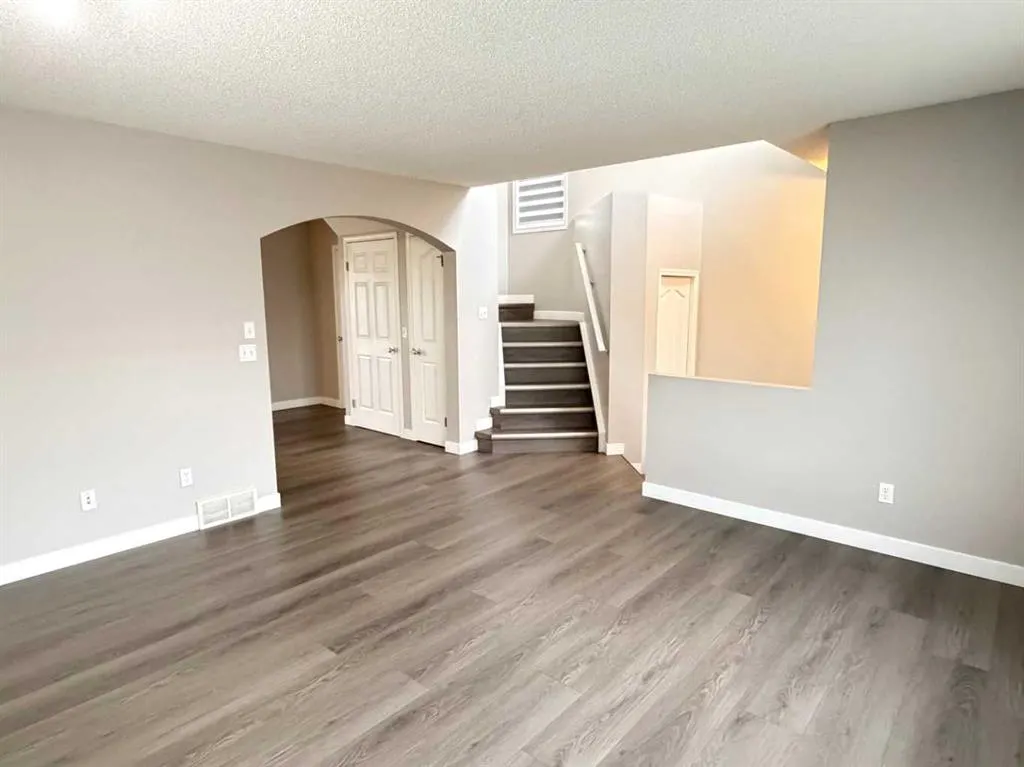 95 Panora Close NW
