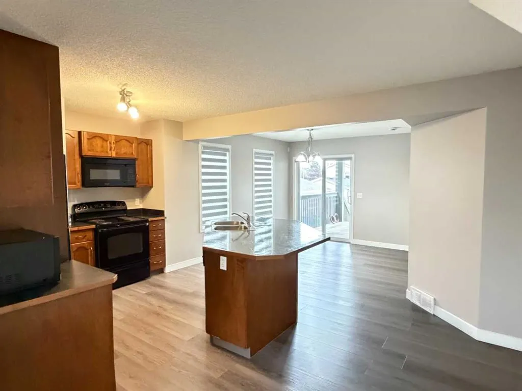 95 Panora Close NW