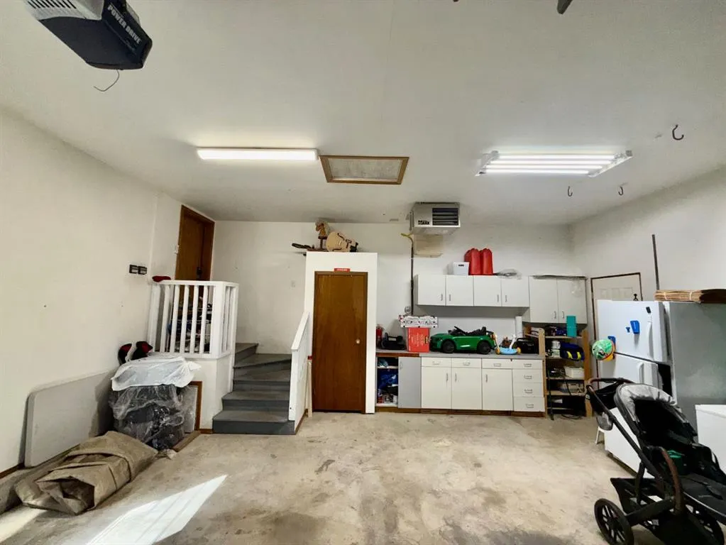 18 Heritage Close W