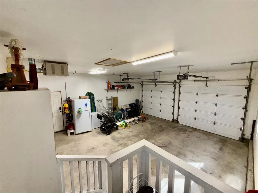18 Heritage Close W