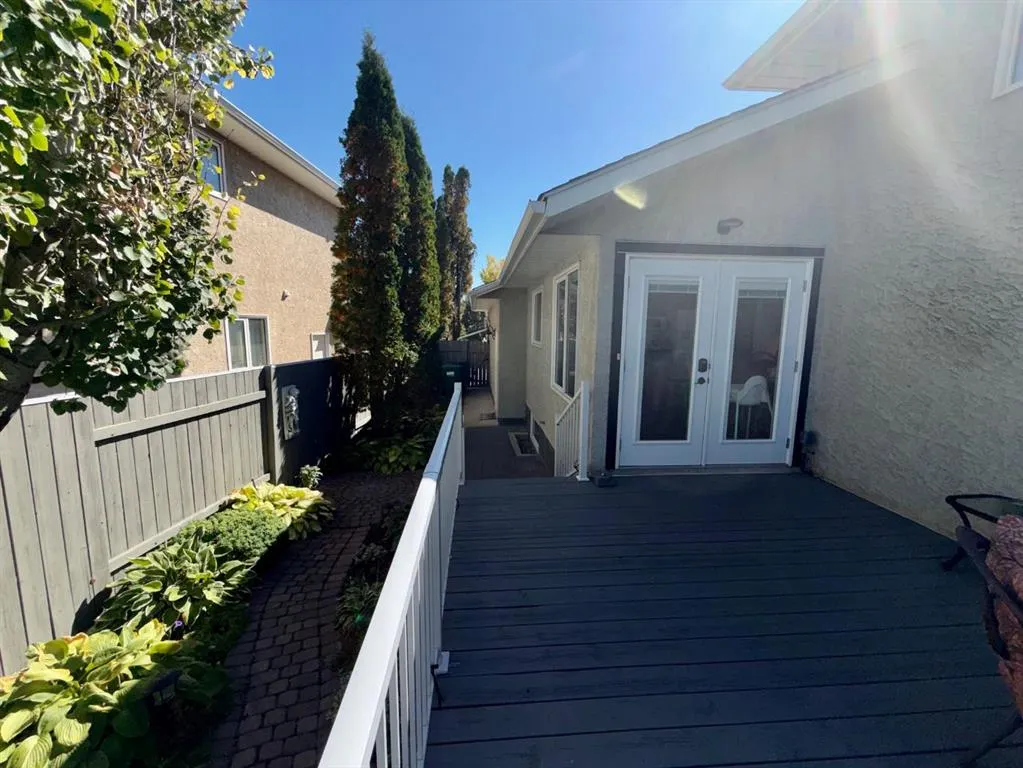 18 Heritage Close W