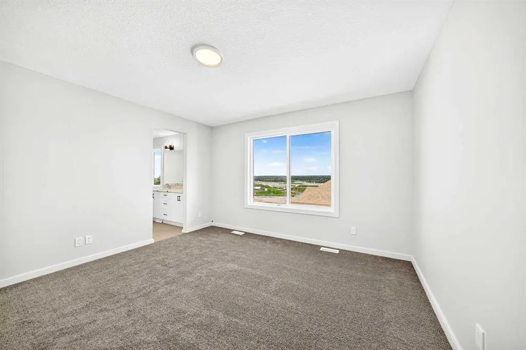90 Raven Point SE