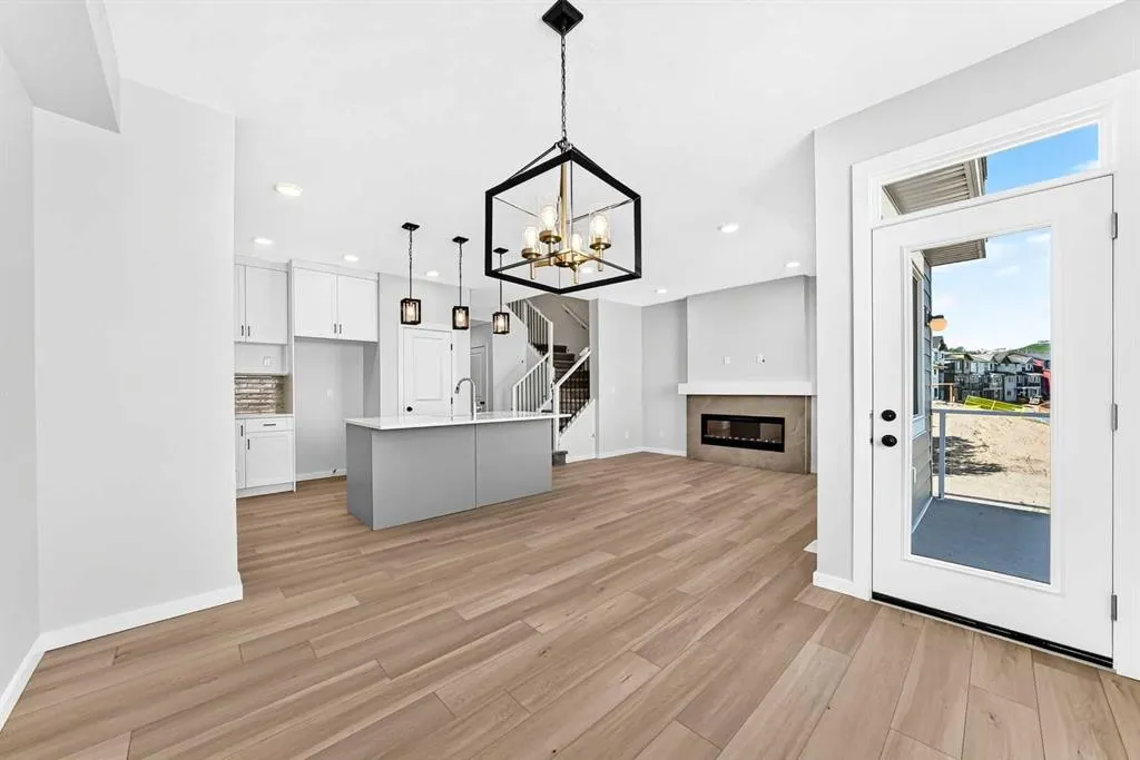 90 Raven Point SE