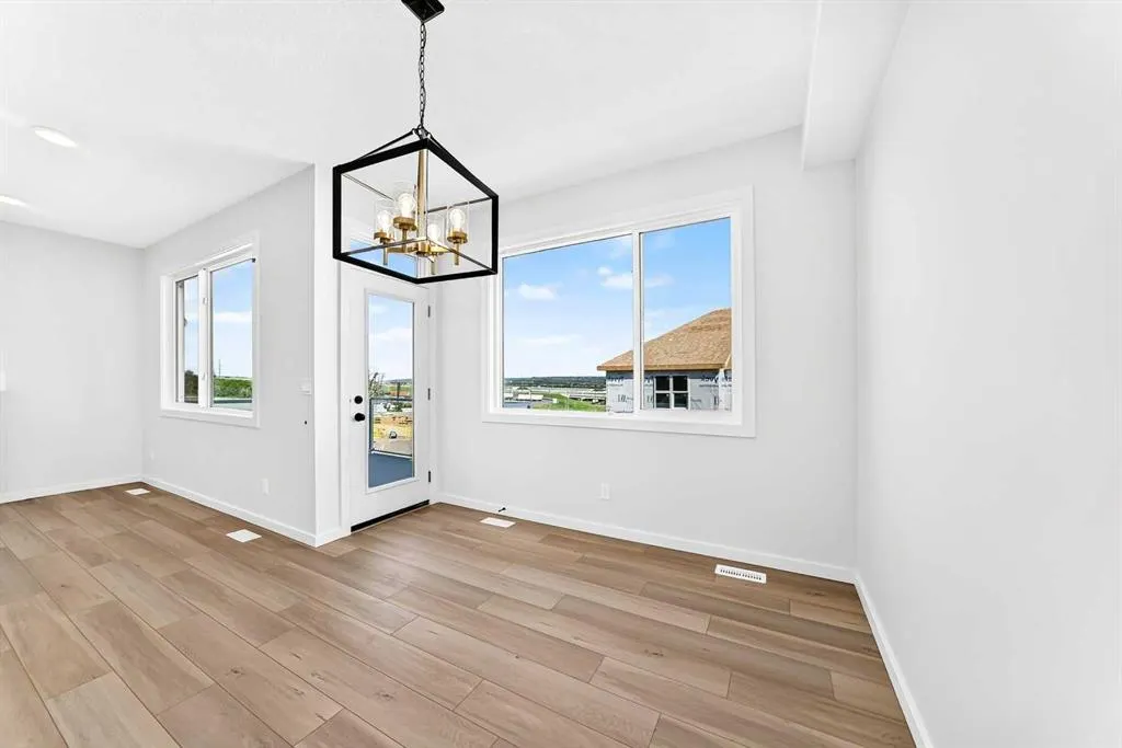90 Raven Point SE
