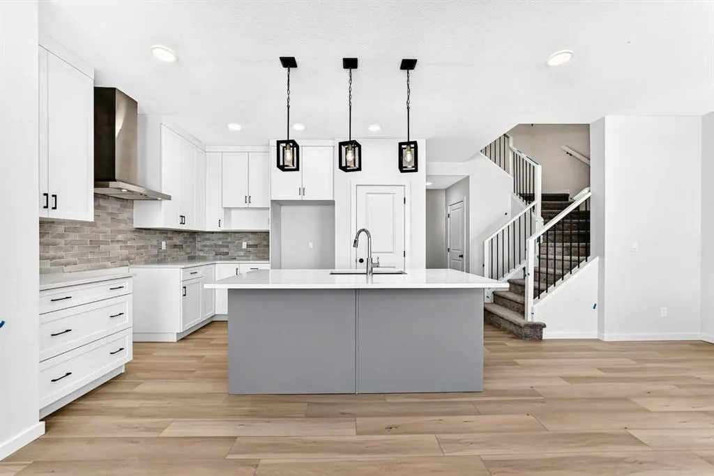 90 Raven Point SE