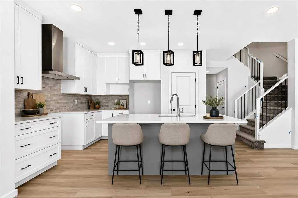90 Raven Point SE