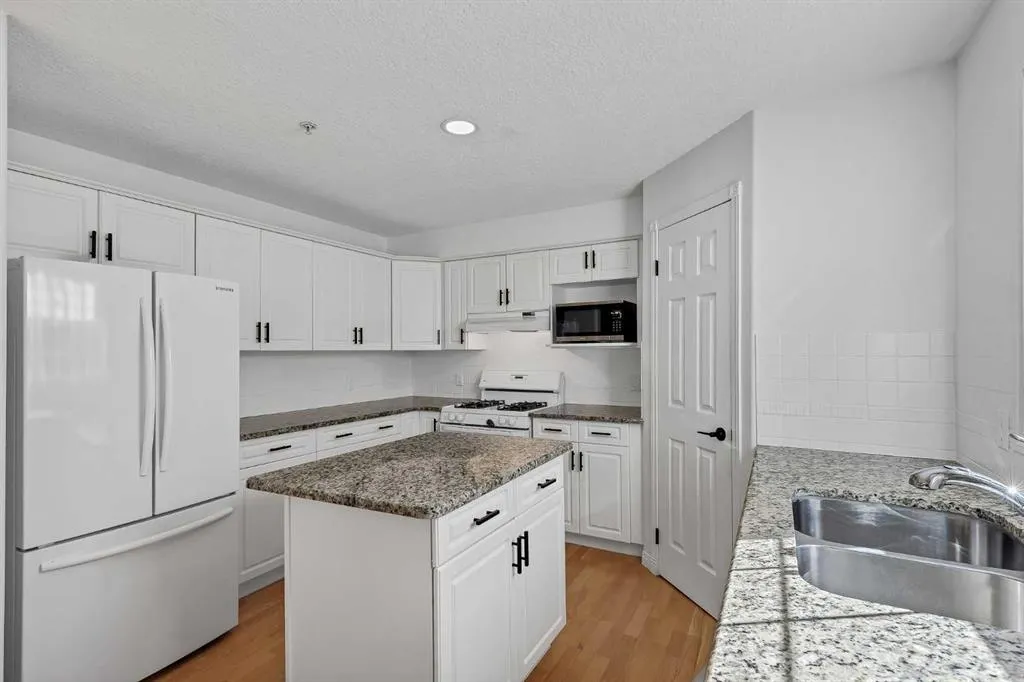 6868 Sierra Morena Boulevard SW #227