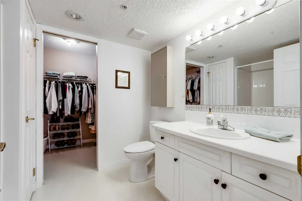 6868 Sierra Morena Boulevard SW #227