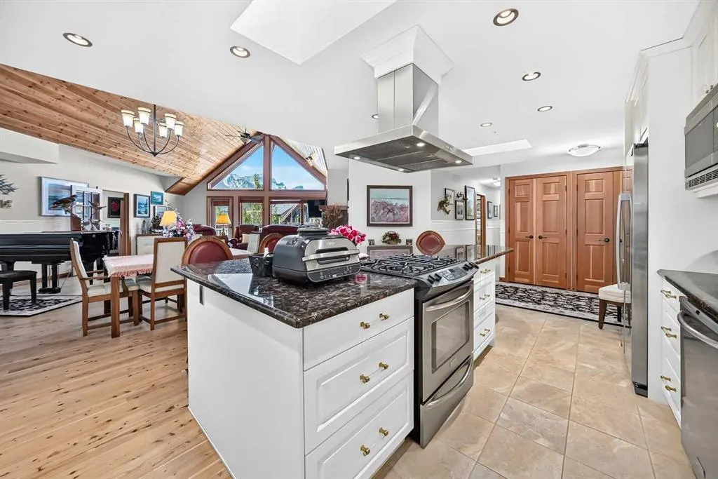 505 Spring Creek Drive #404