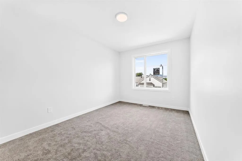 47 EVERSON Close