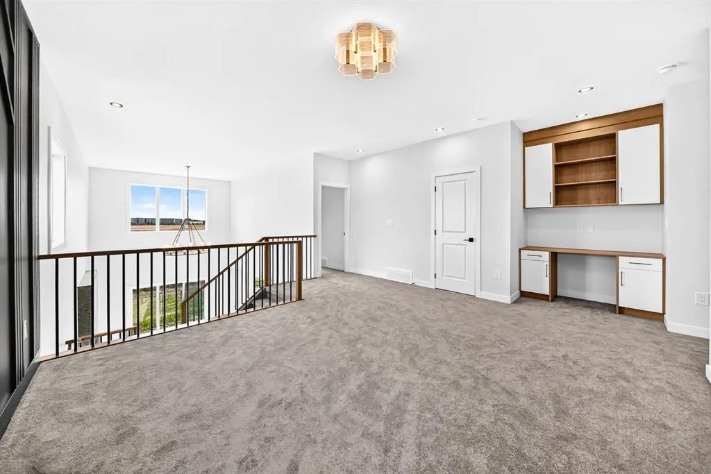 47 EVERSON Close