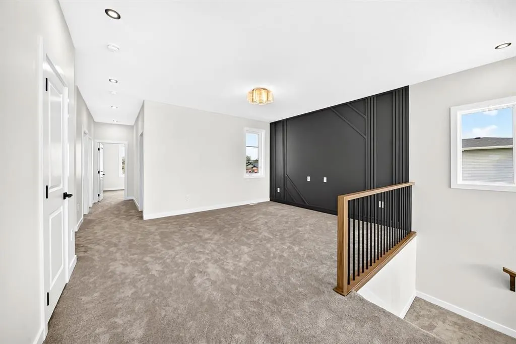 47 EVERSON Close