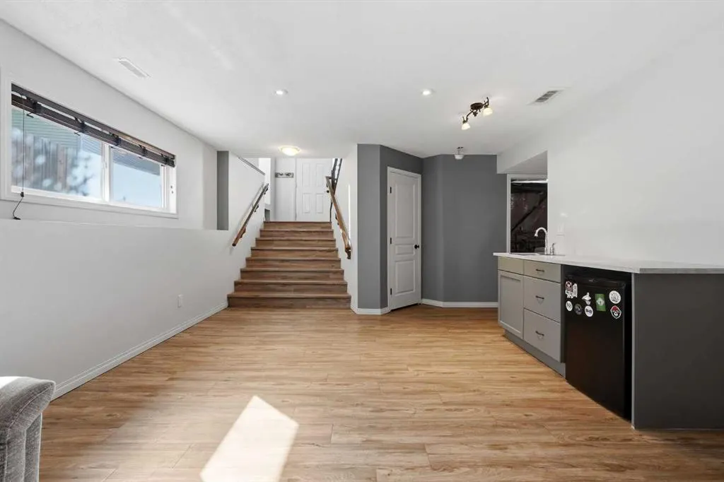 8 Irving Crescent