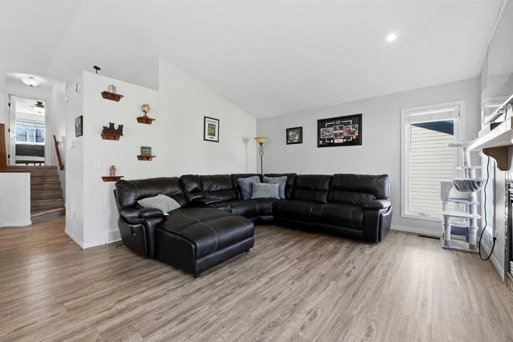 8 Irving Crescent