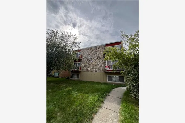 1717 10A Street SW