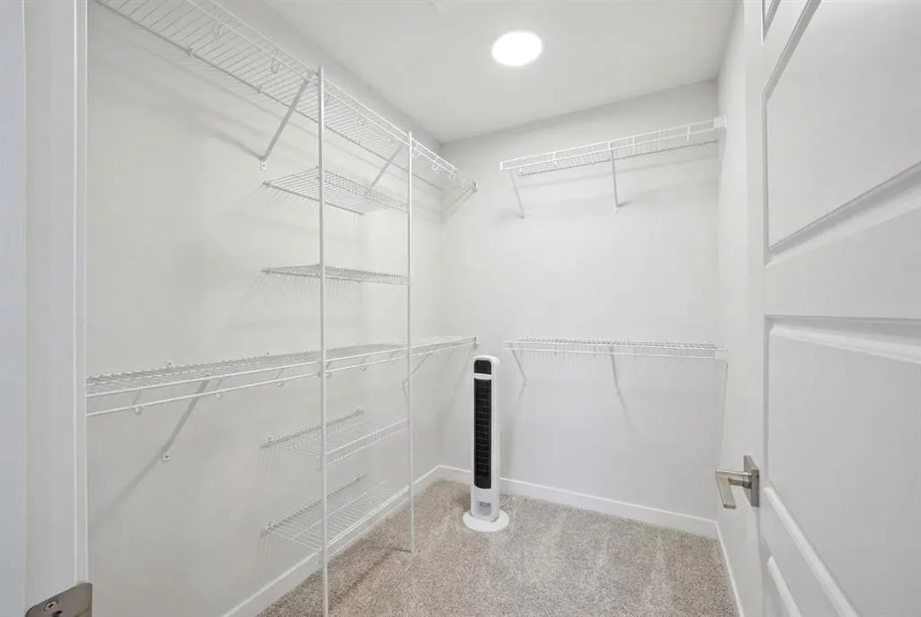 908 West Lakeview Drive
