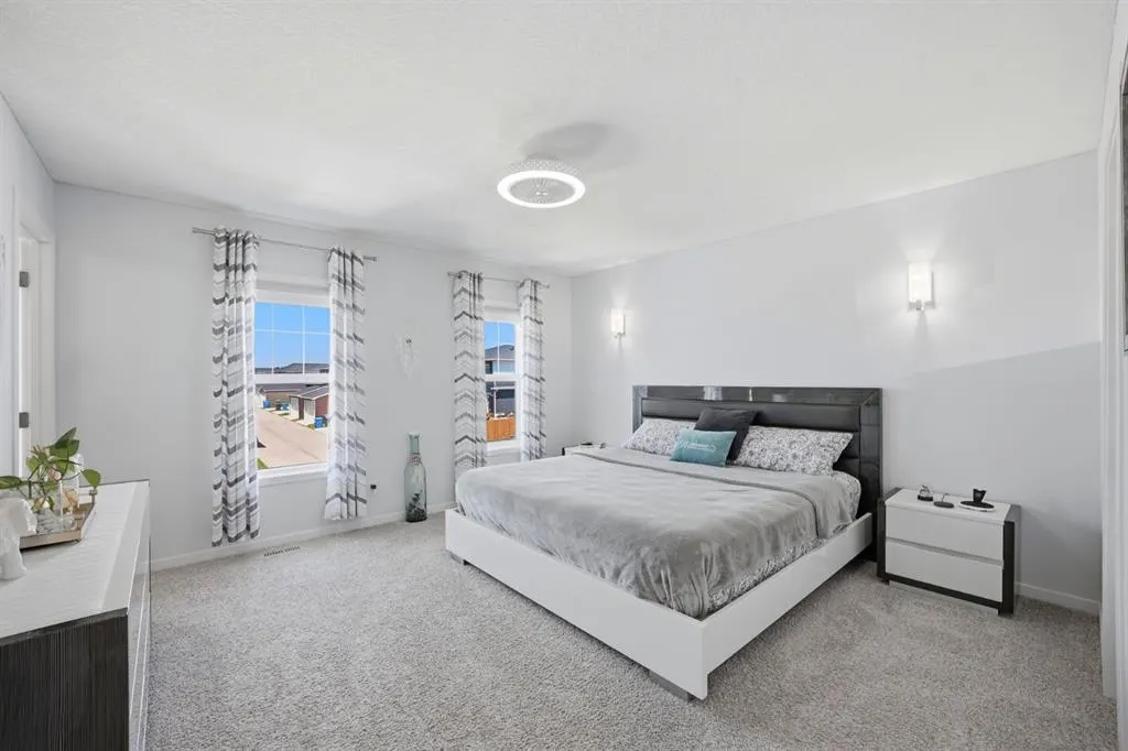 908 West Lakeview Drive