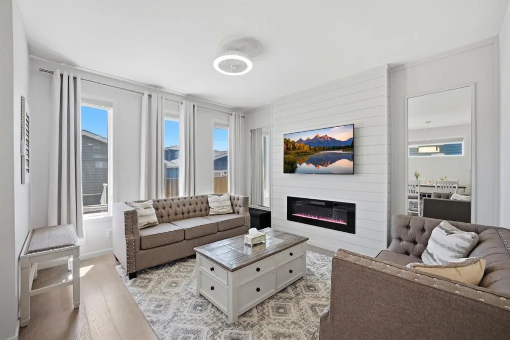 908 West Lakeview Drive