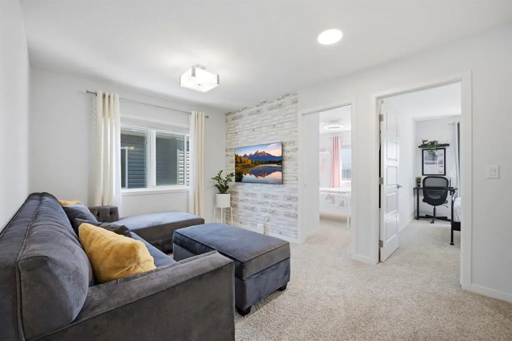 908 West Lakeview Drive