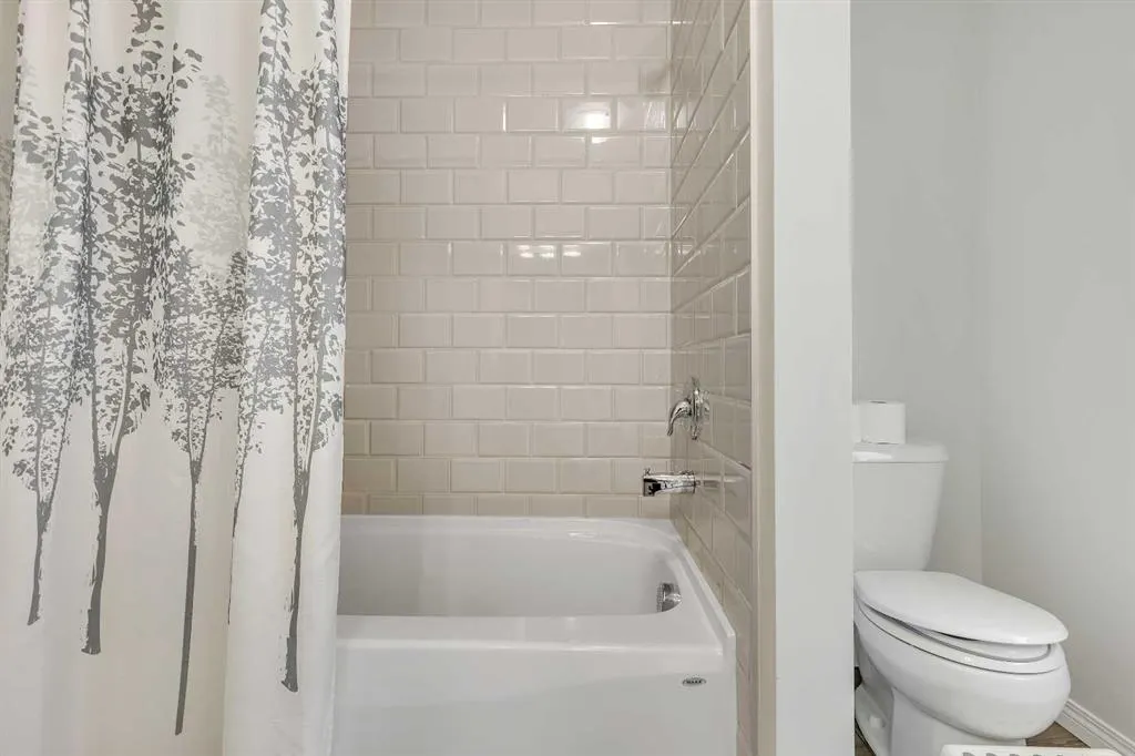 177 Yorkville Manor SW