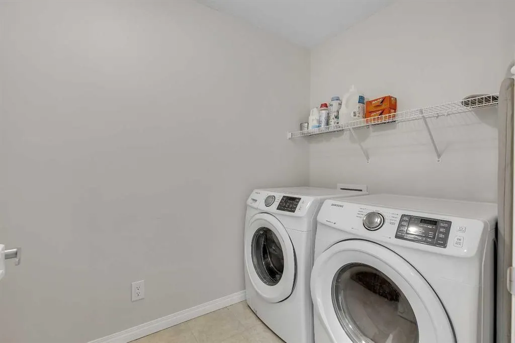 177 Yorkville Manor SW