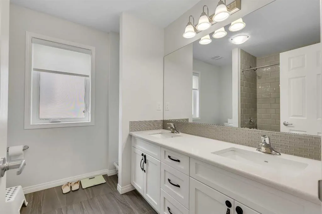 177 Yorkville Manor SW