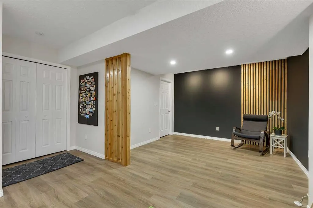 177 Yorkville Manor SW