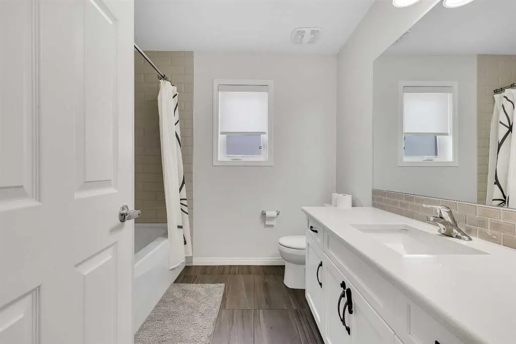 177 Yorkville Manor SW