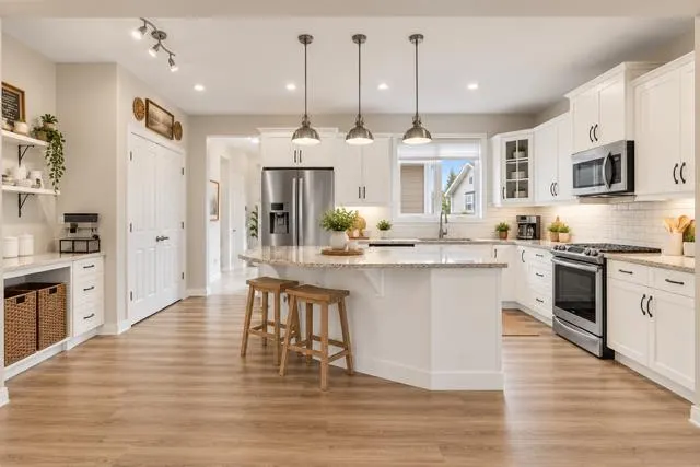 177 Yorkville Manor SW
