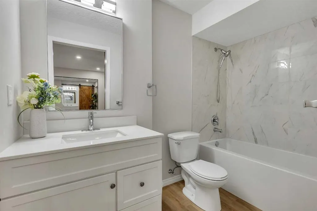 177 Yorkville Manor SW