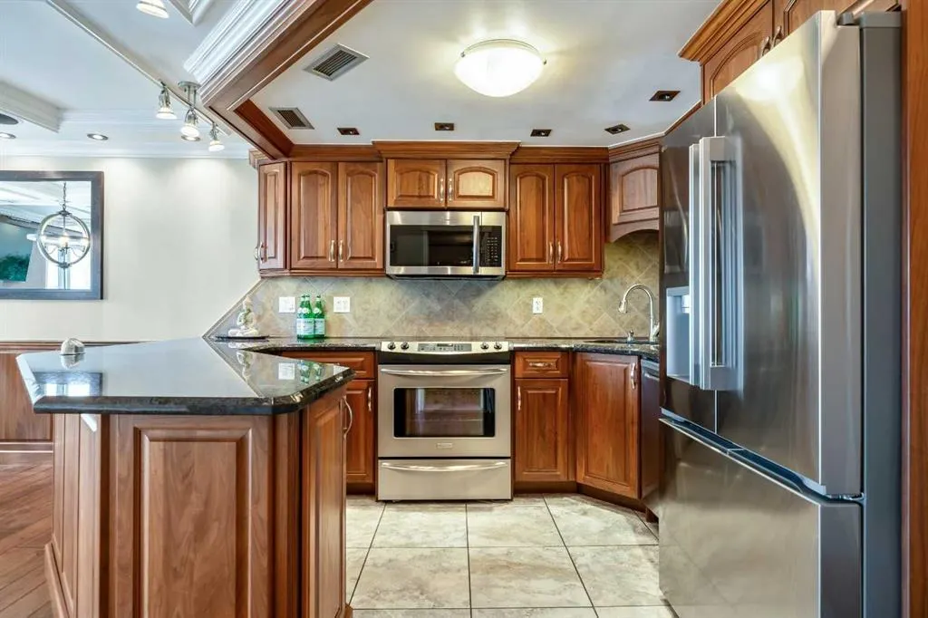 1208 14 Avenue SW #302
