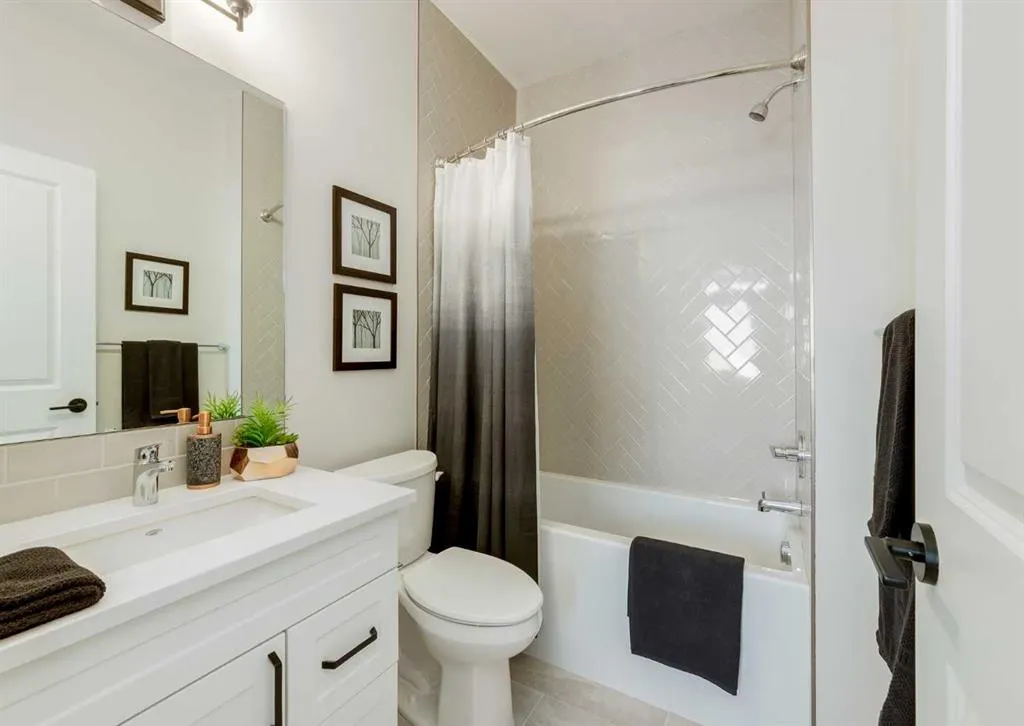 320 Edgefield Close